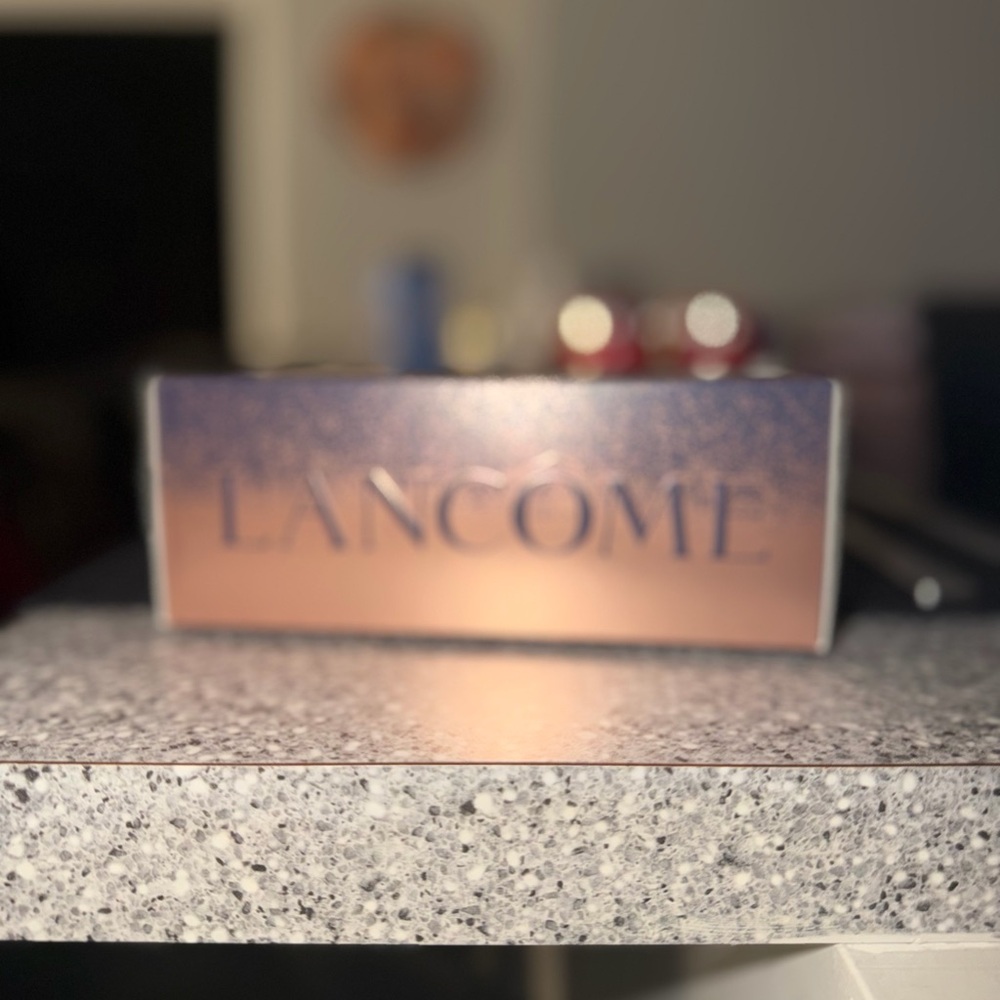 Pink Cosmetic Pouch with 2 Lancôme  Beauty Sets - Women's Makeup - Picture 6 of 10